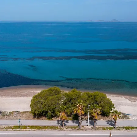 Sun & Waves Beachfront *