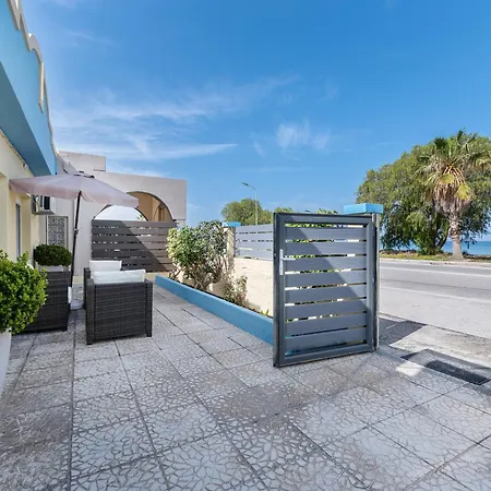 Sun & Waves Beachfront ランピ