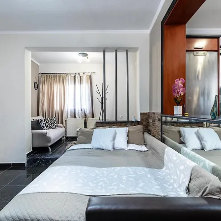 Апартаменты Sun & Waves Beachfront