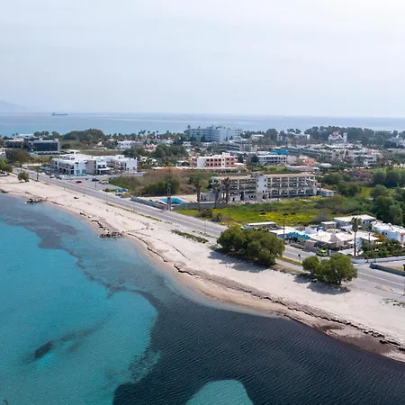 Апартаменты Sun & Waves Beachfront *