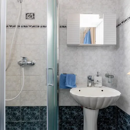 Sun & Waves Beachfront Апартаменты Лампи