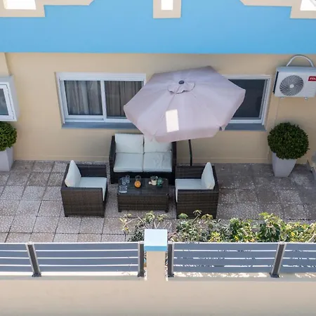 Sun & Waves Beachfront Апартаменты Лампи