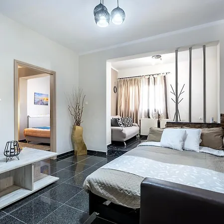 Sun & Waves Beachfront * Лампи