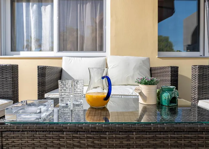 Sun & Waves Beachfront Apartament *