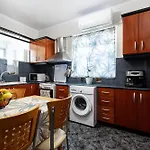 Sun & Waves Beachfront Apartamento
