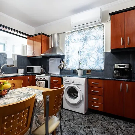 Sun & Waves Beachfront Apartamento